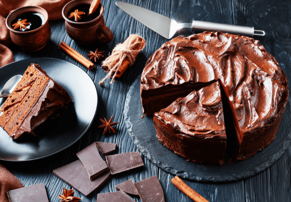 طرز تهیه کیک شکلاتی با گاناش؛ بافت و طعم بی‌نظیر